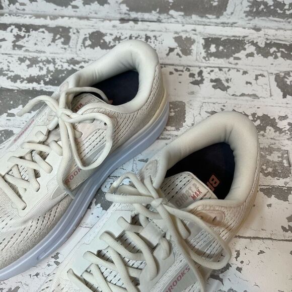 Brooks | women creamy white athletic running shoes ghost 2 max - Picture 3 of 10